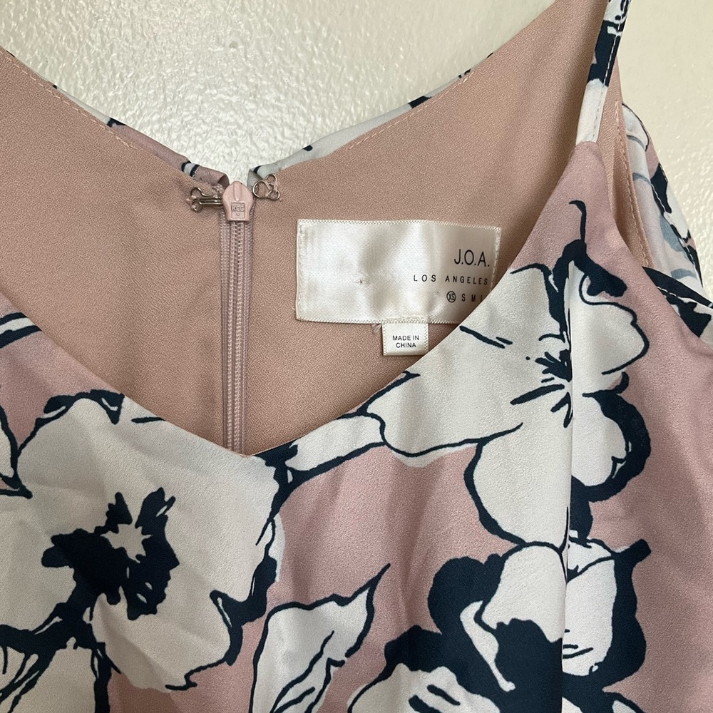 J.O.A floral romper size xs - Picture 4 of 9